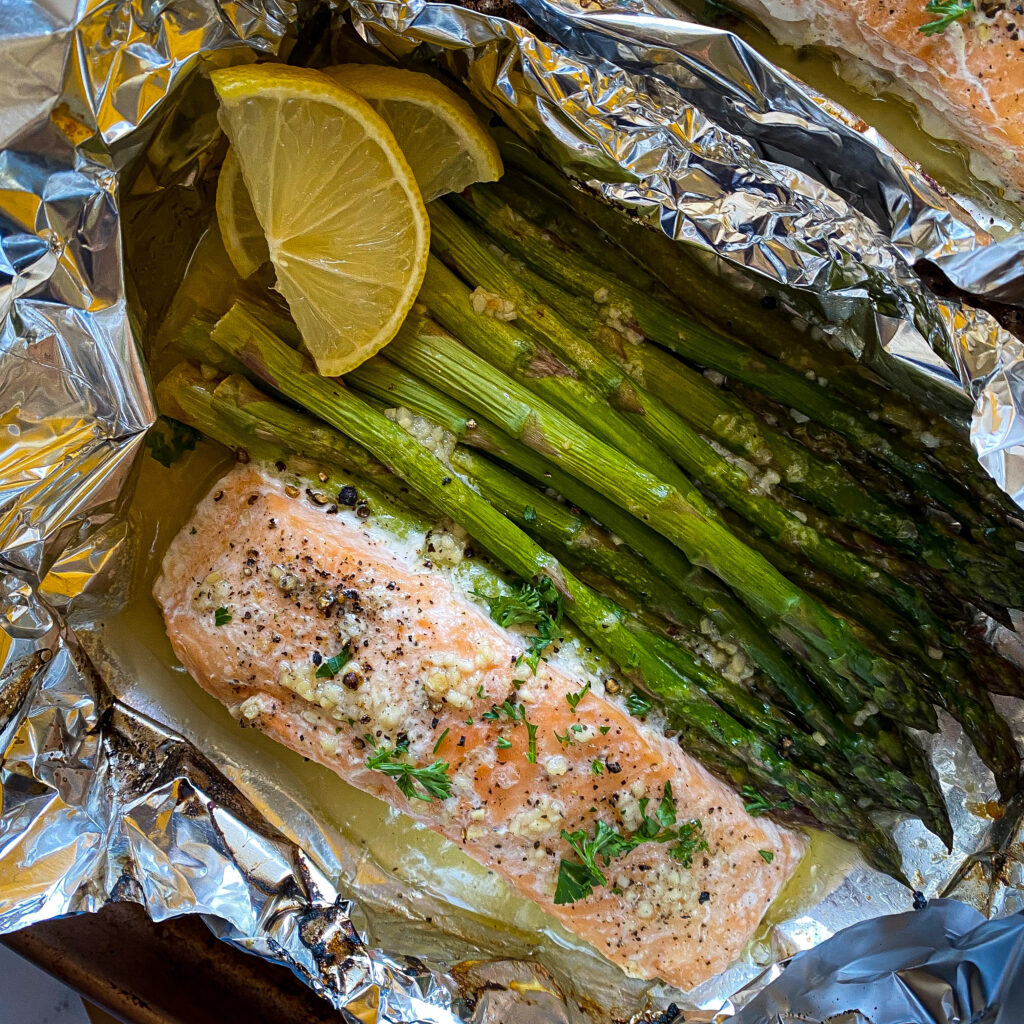 https://www.seafoodnutrition.org/wp-content/uploads/2021/12/Salmon-Foil-Packet-1-1024x1024.jpg